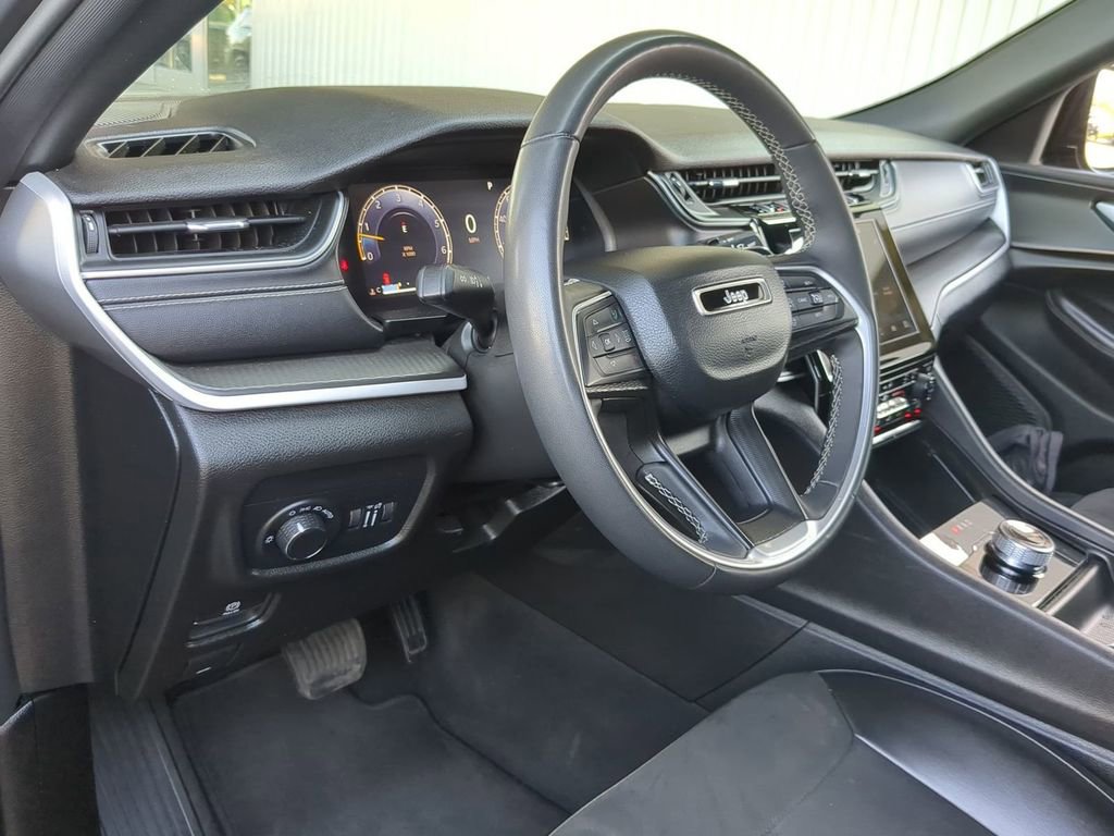 Used 2023 Jeep Grand Cherokee L Laredo image 18