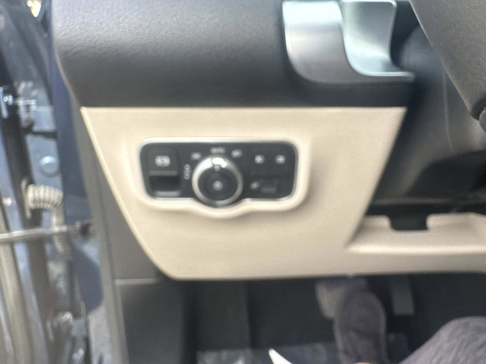 Used 2021 Mercedes-Benz GLB 250 image 31