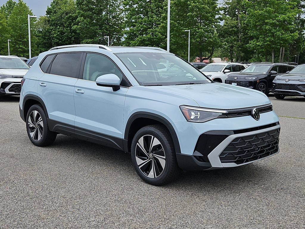 New 2026 Volkswagen Taos SE AWD/4WD image 2