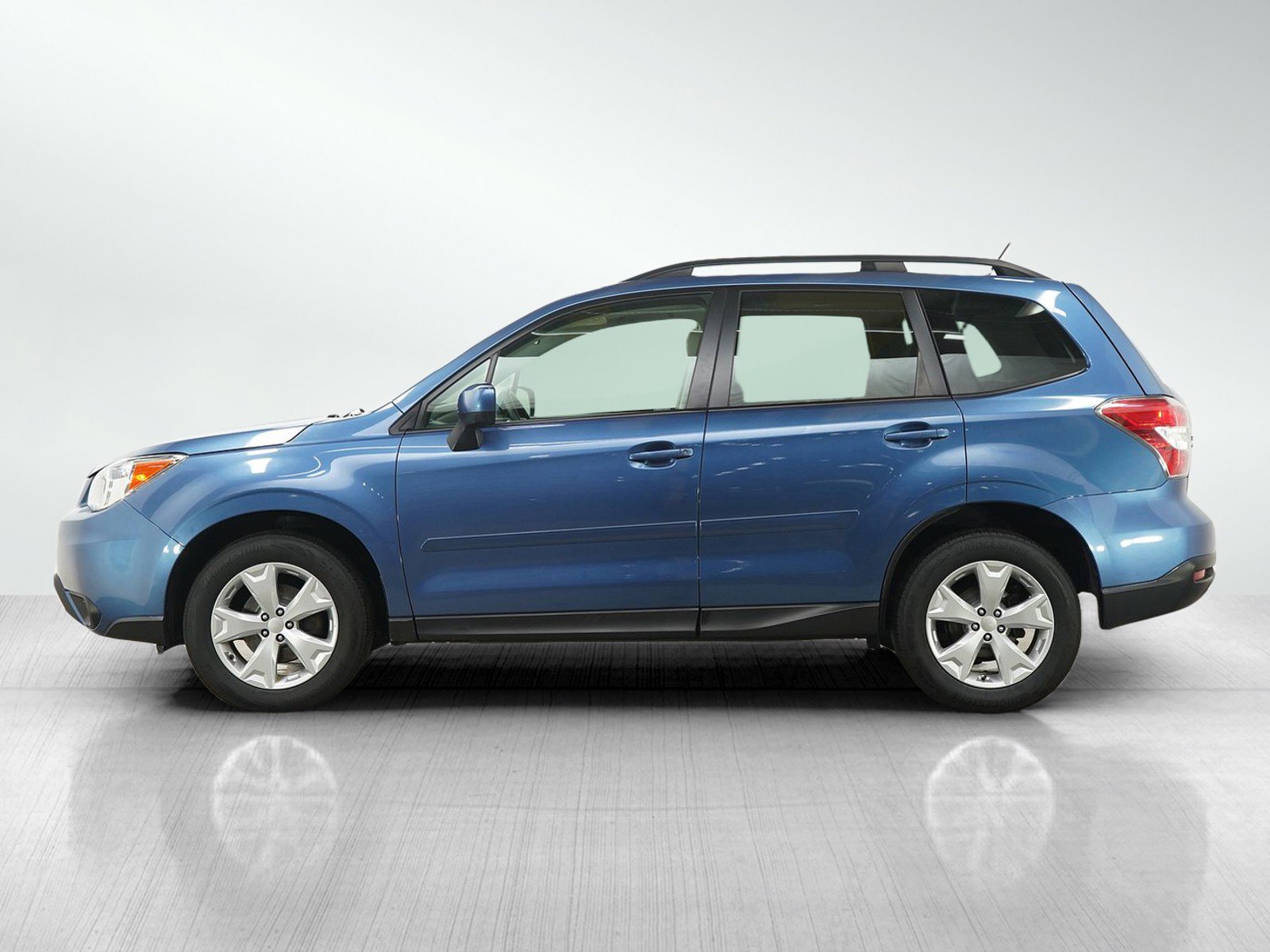 Used 2015 Subaru Forester 2.5i Premium w/ All-Weather Package image 2