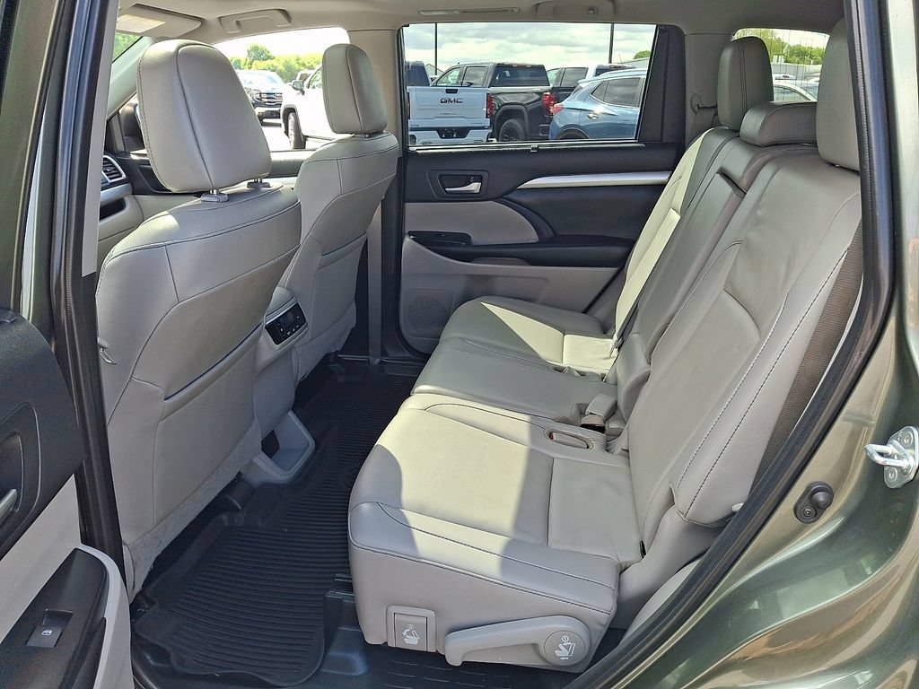 Used 2019 Toyota Highlander XLE AWD/4WD image 10