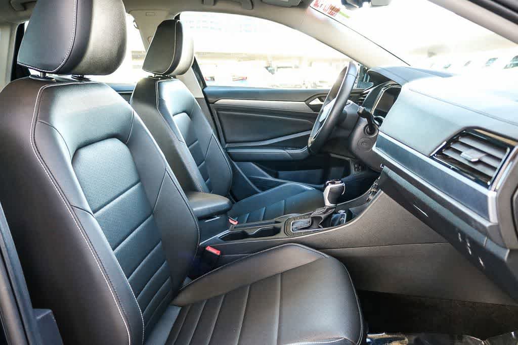 Used 2024 Volkswagen Jetta SE image 17