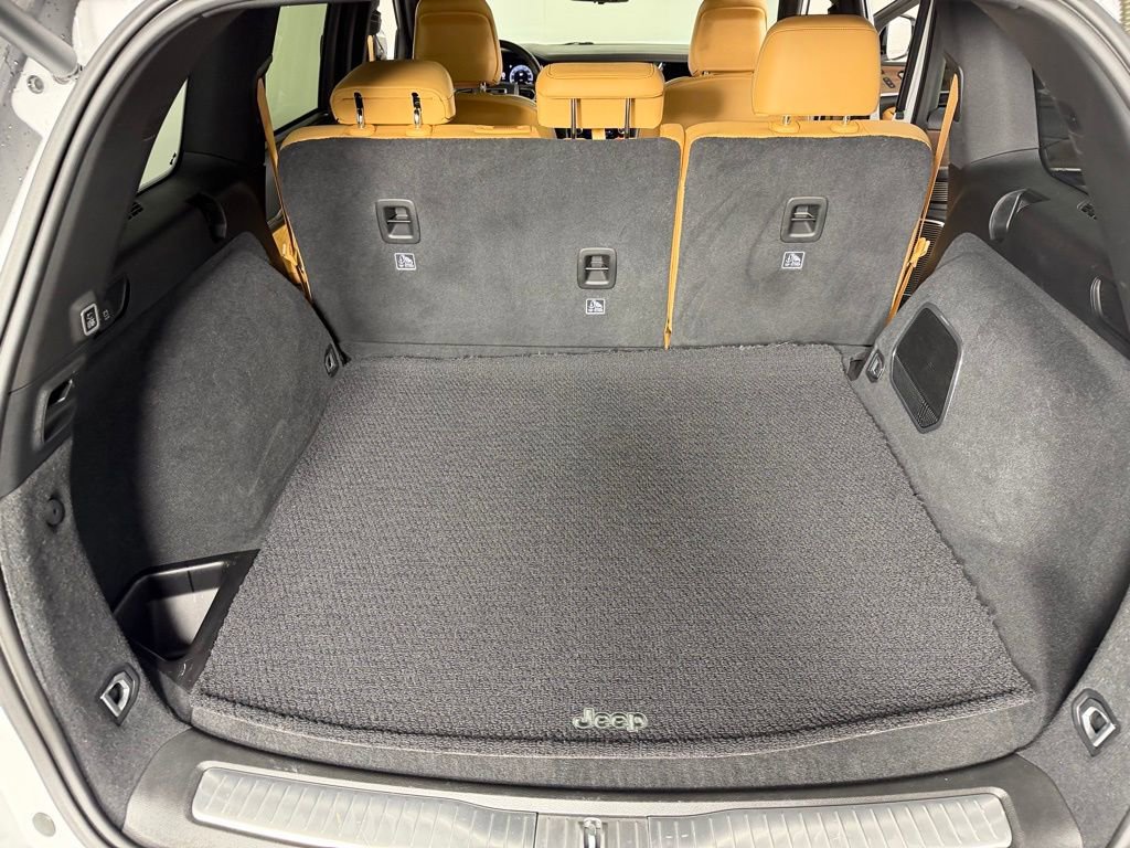 Certified 2022 Jeep Grand Cherokee Summit w/ Adv Protech Group IV image 28