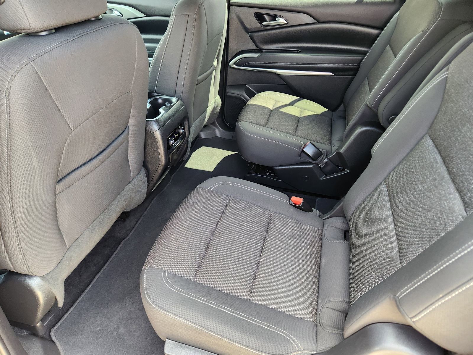 Used 2024 Chevrolet Traverse LT image 32