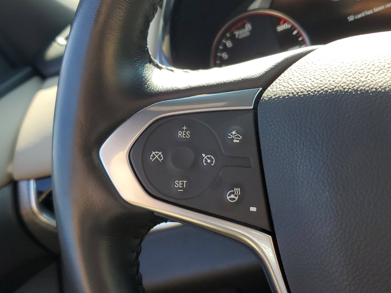 Used 2022 Chevrolet Traverse Premier FWD image 25