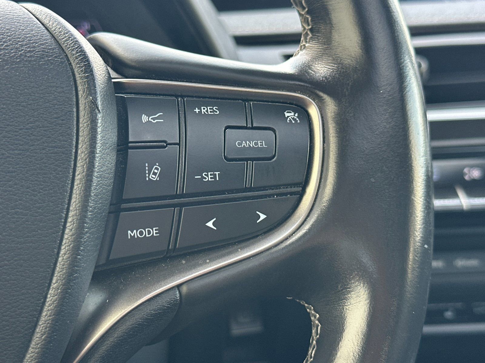 Used 2019 Lexus UX 250h w/ Premium Package image 28