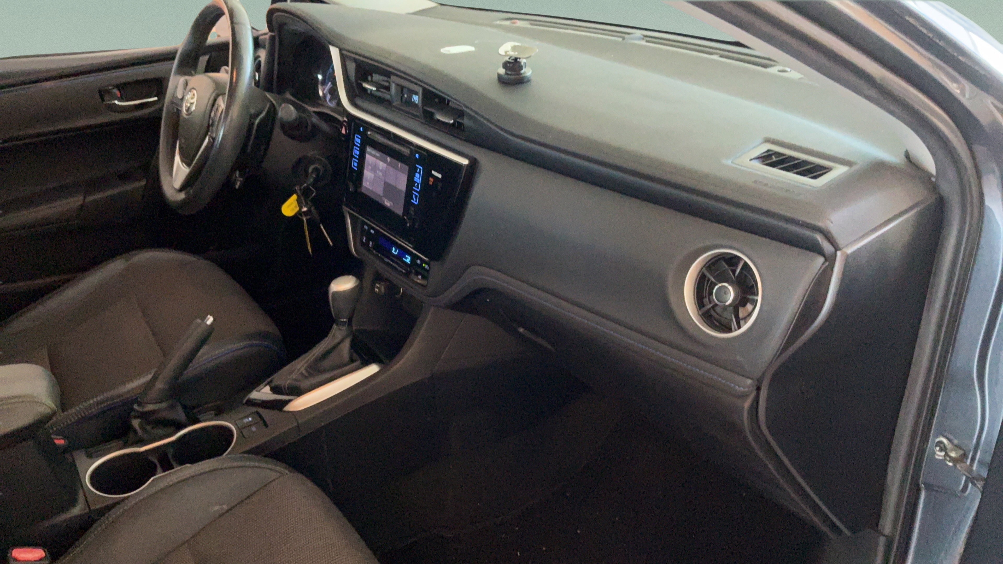 Used 2017 Toyota Corolla SE FWD image 34