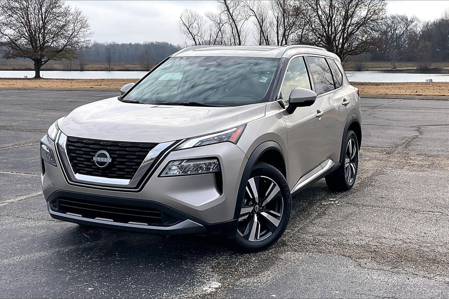 Used 2023 Nissan Rogue SL image 2