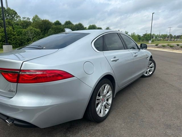 Used 2017 Jaguar XF AWD image 4