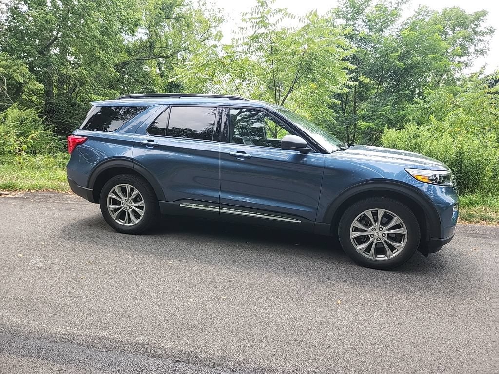 Used 2020 Ford Explorer XLT w/ Equipment Group 202A AWD/4WD image 4