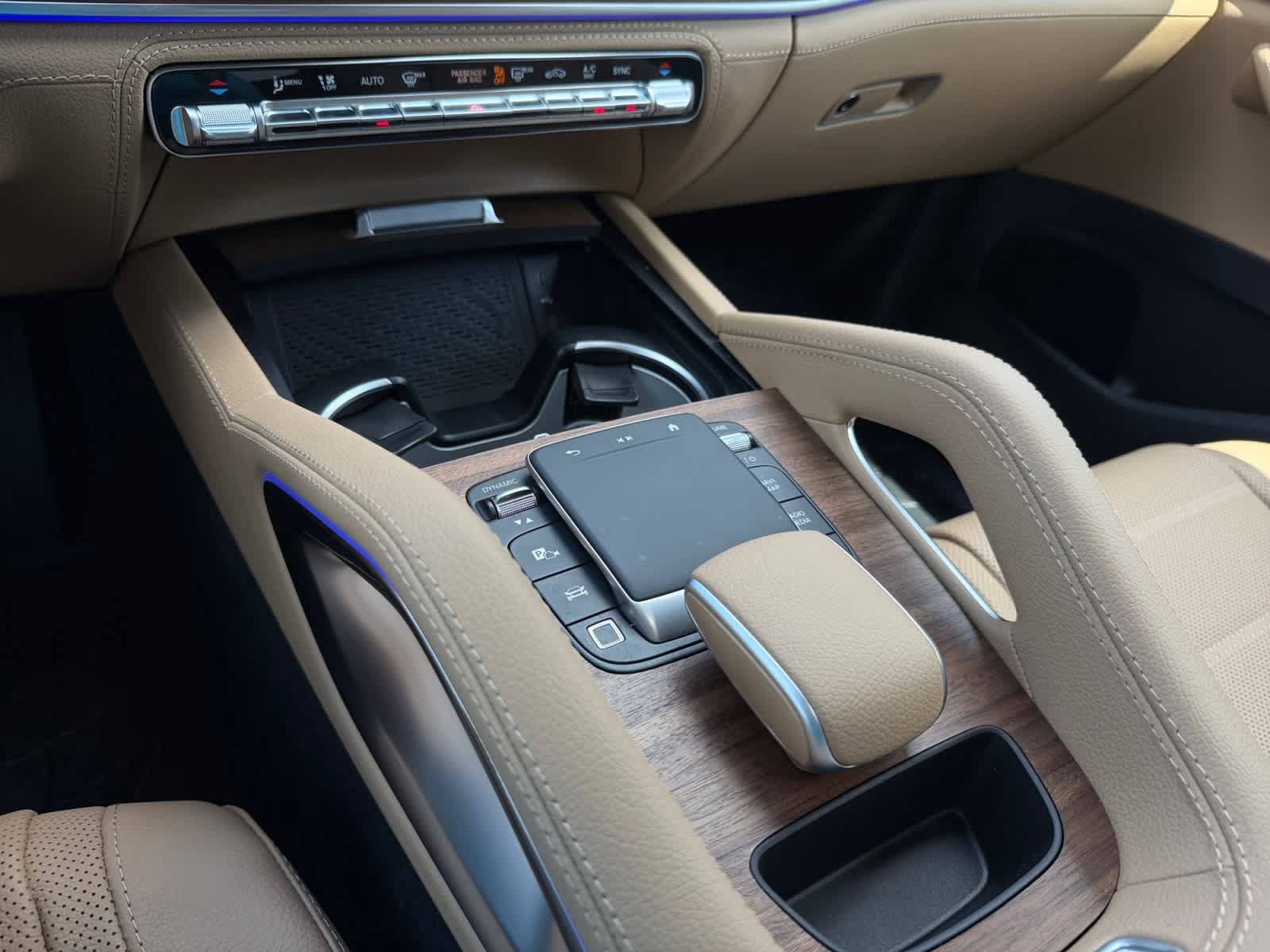 Used 2014 Mercedes-Benz E 350 4MATIC Sedan image 25