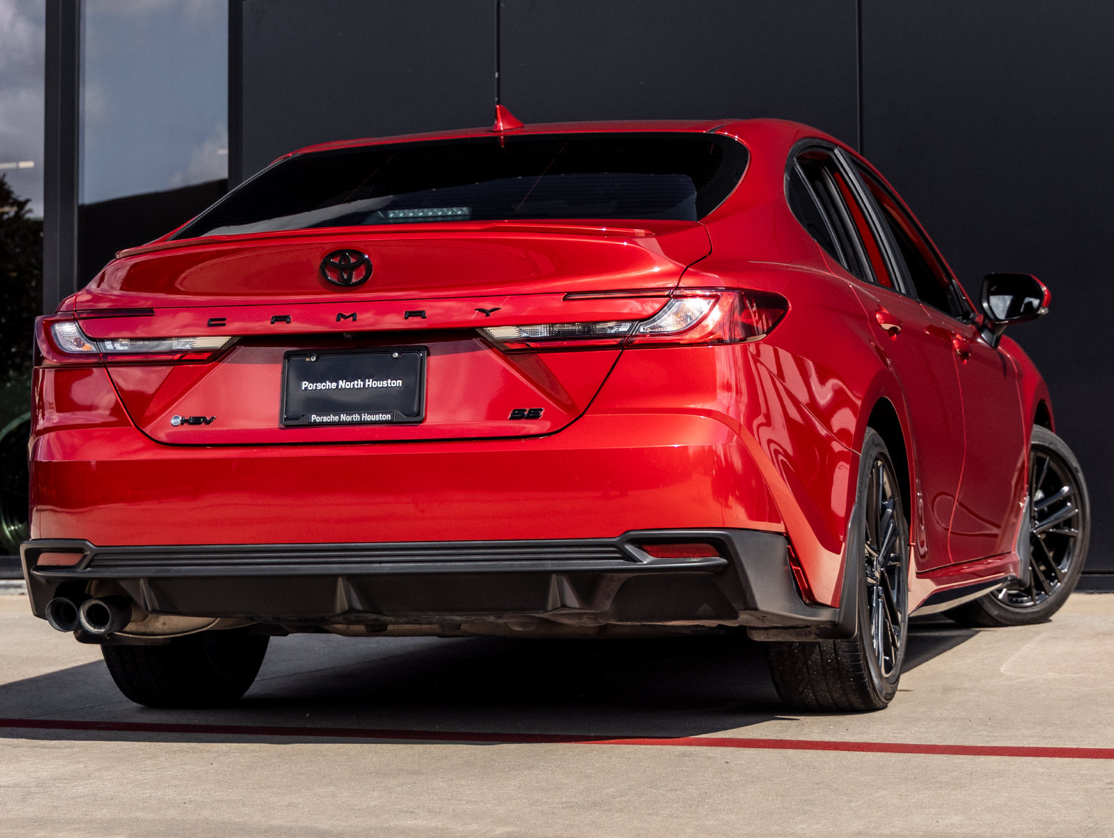 Used 2025 Toyota Camry SE w/ Convenience Package FWD image 8