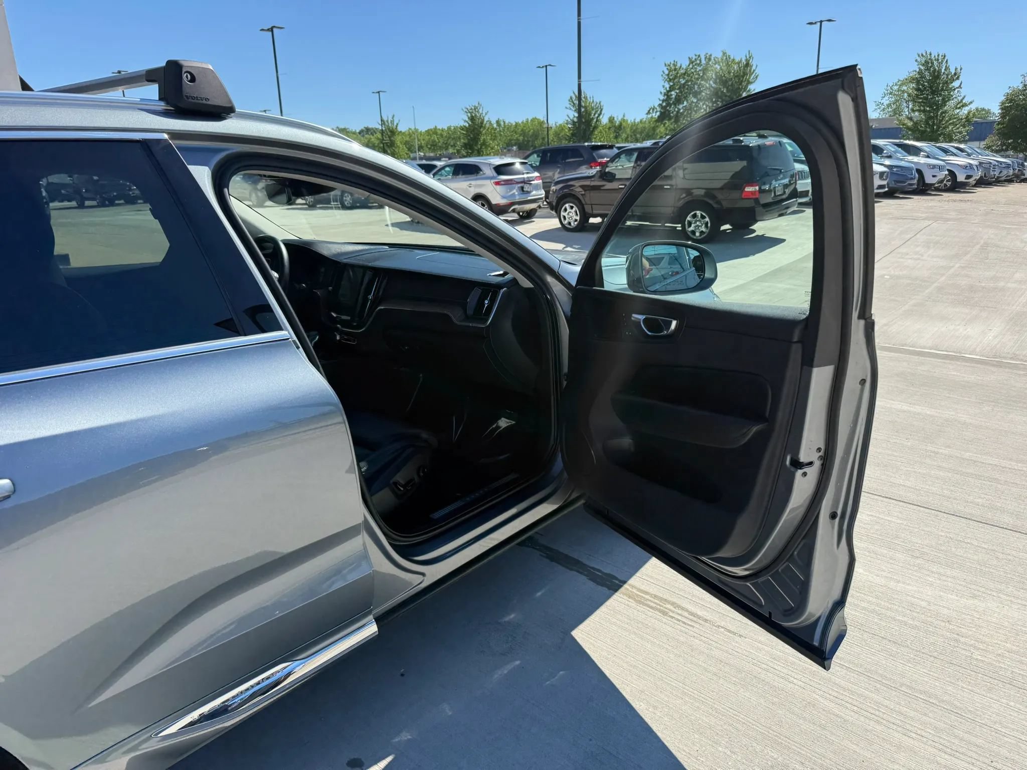 Used 2019 Volvo XC60 T6 Inscription w/ Protection Package Premier AWD/4WD image 27