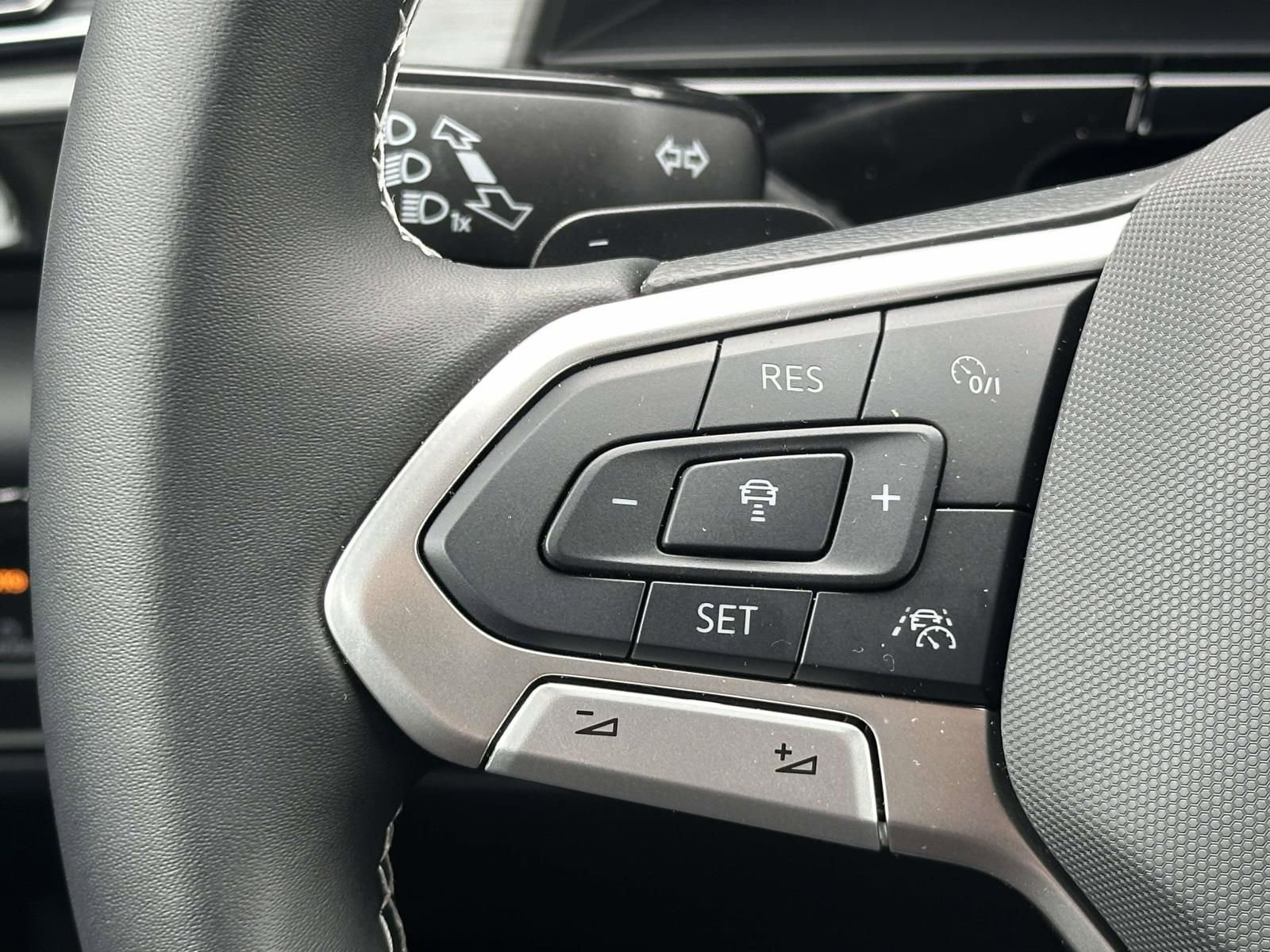 Certified 2025 Volkswagen Atlas Cross Sport SE w/ Black Wheel Package image 22