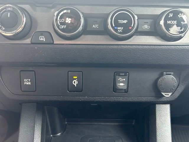 Used 2017 Toyota Tacoma TRD Sport w/ Tow Package AWD/4WD image 24