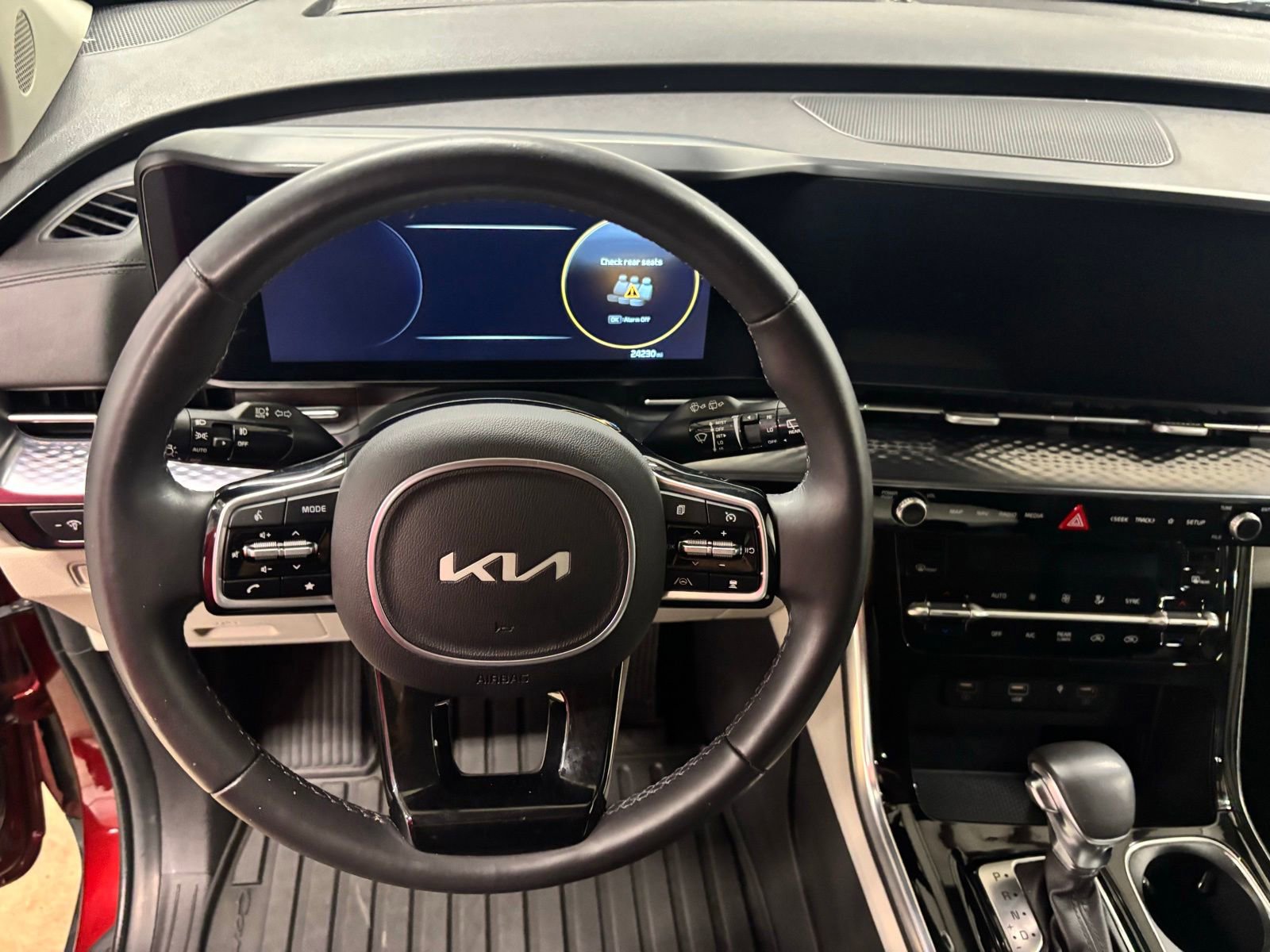 Used 2023 Kia Carnival SX Prestige FWD image 16