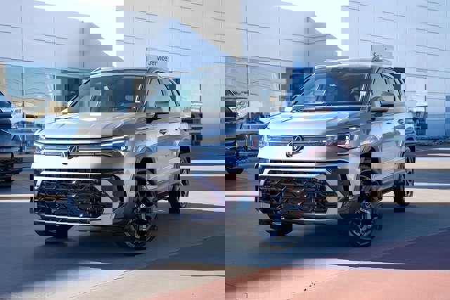 New 2026 Volkswagen Taos SEL image 2