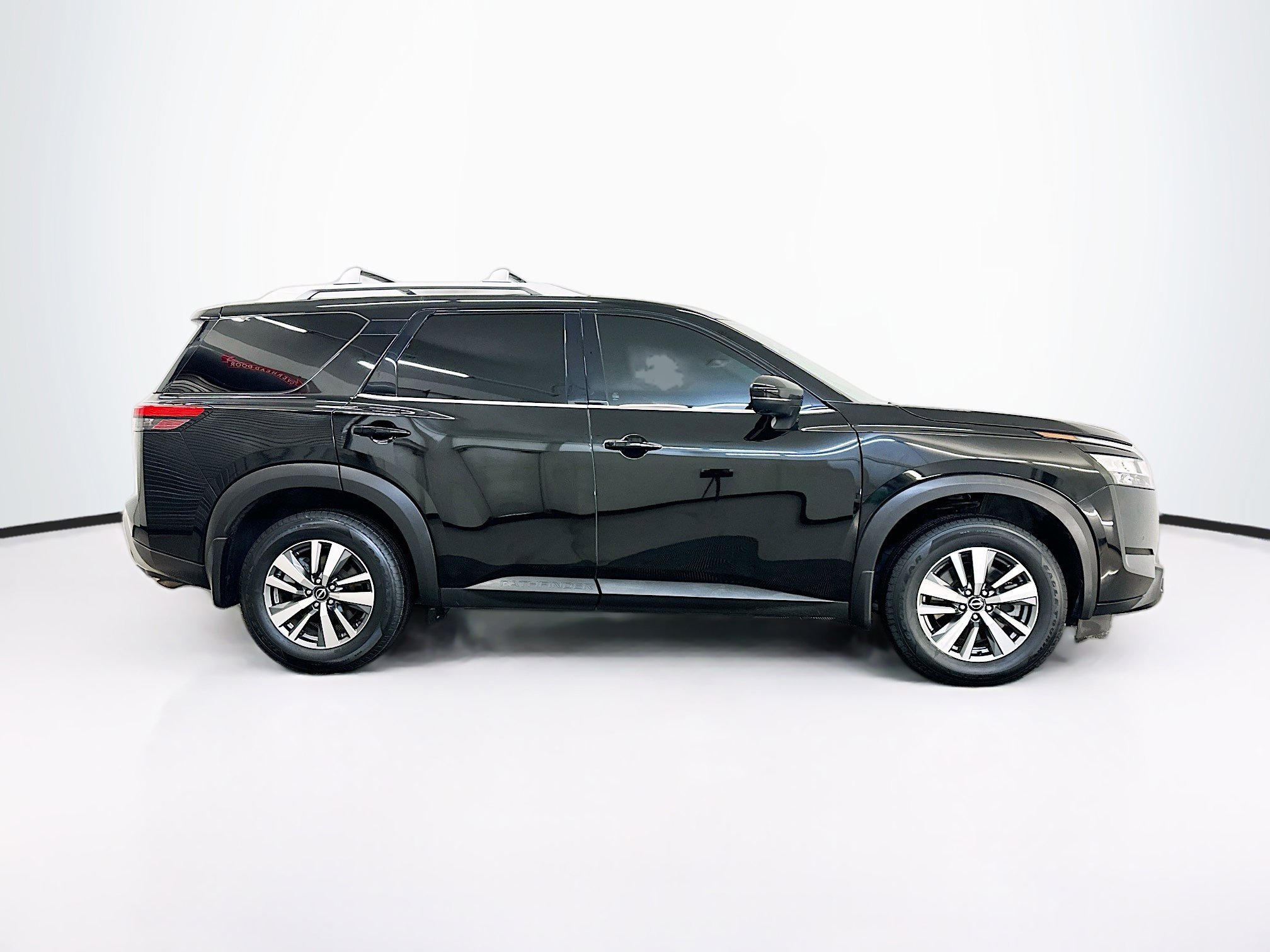 Used 2023 Nissan Pathfinder SL AWD/4WD image 10