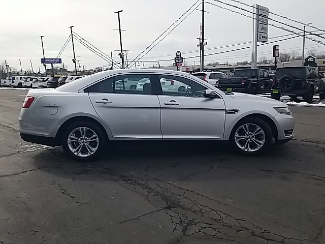 Used 2018 Ford Taurus SEL image 7