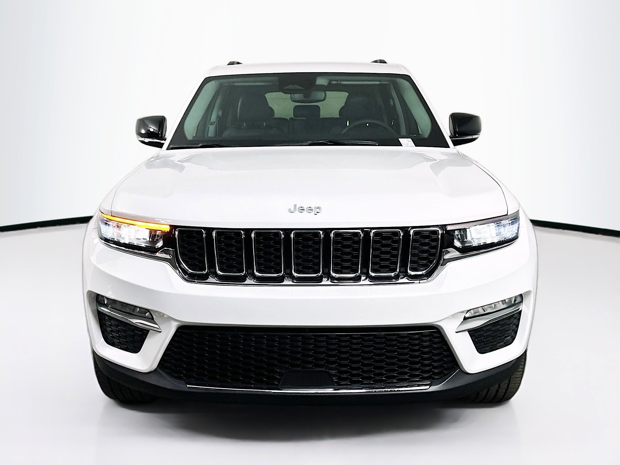 Used 2023 Jeep Grand Cherokee Limited image 2