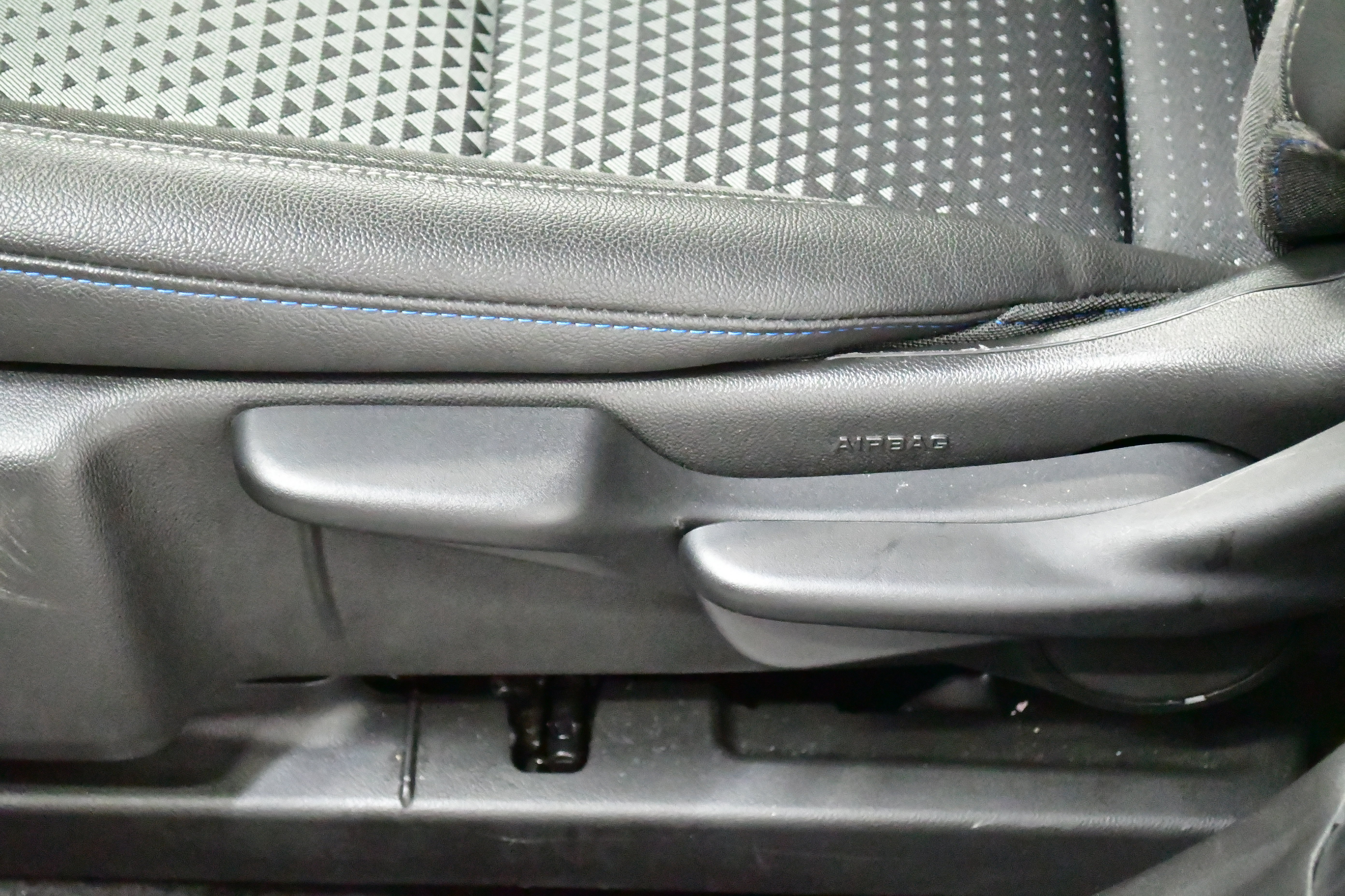 Used 2025 Chevrolet Trax LT w/ LT Convenience Package image 18