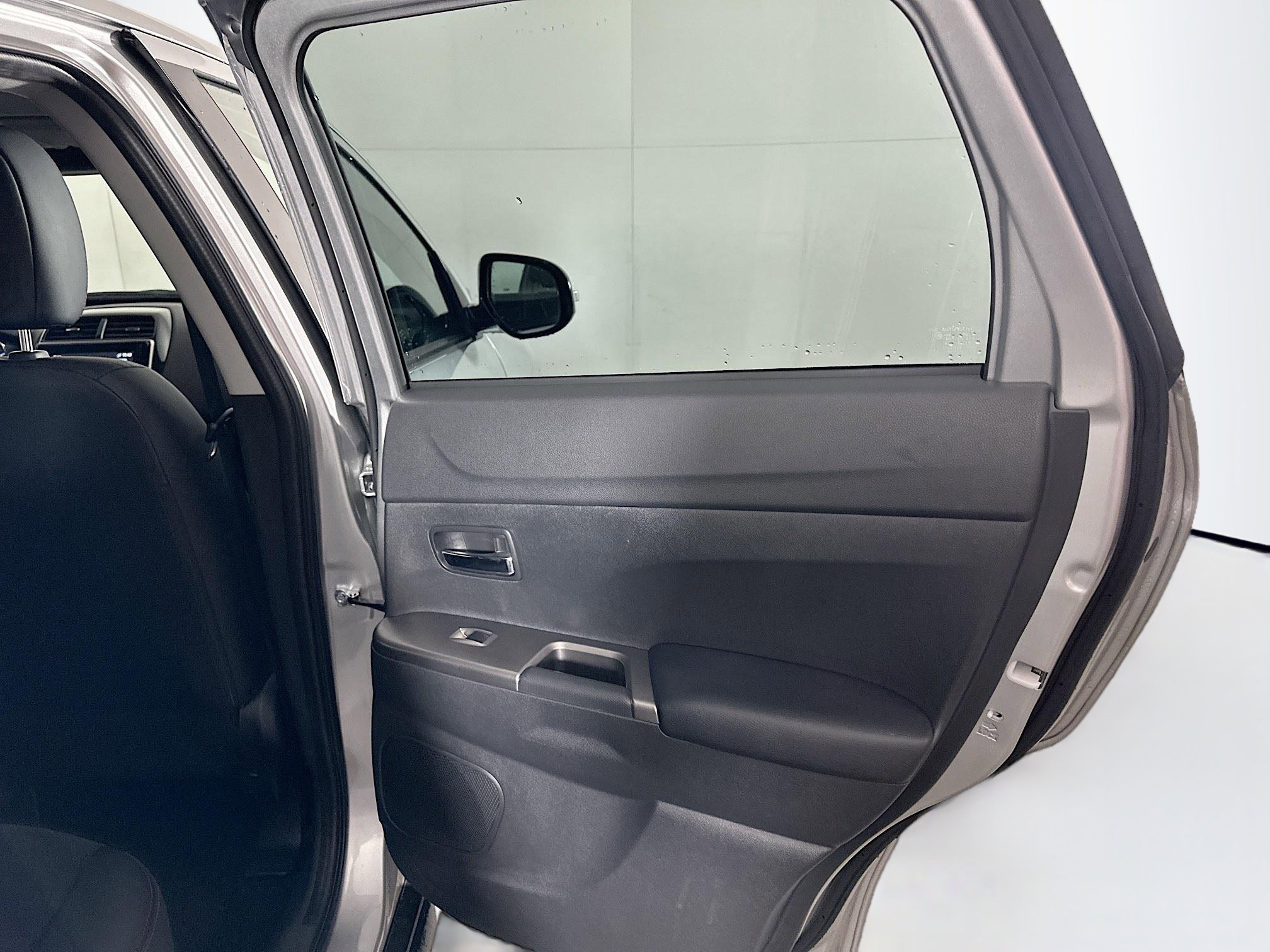 Used 2025 Mitsubishi Outlander Sport SE image 28