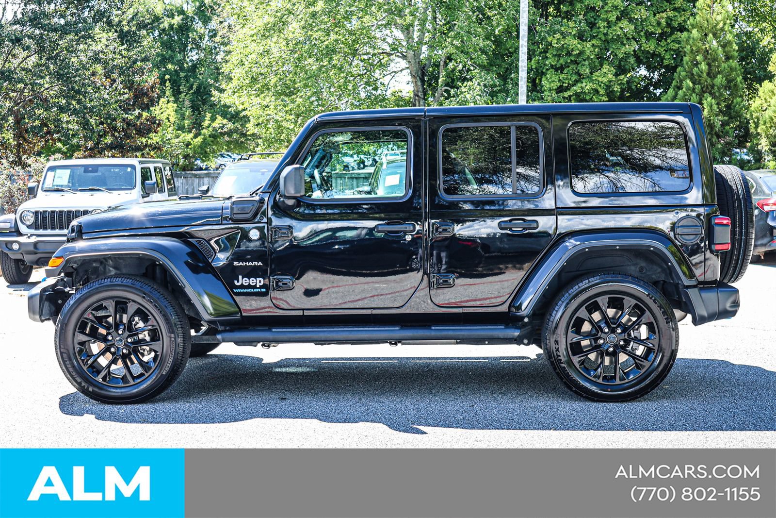 Used 2024 Jeep Wrangler Unlimited Sahara AWD/4WD image 9