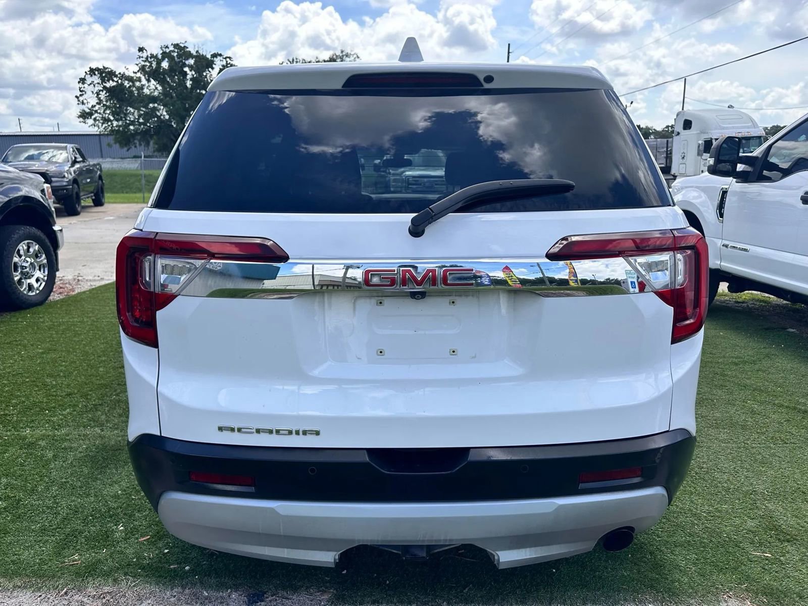 Used 2021 GMC Acadia SLE w/ LPO, Floor Liner Package image 6