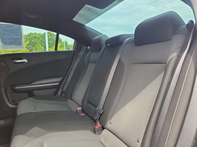 Used 2015 Dodge Charger SXT RWD image 9
