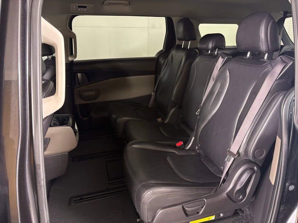 Used 2025 Kia Carnival image 38