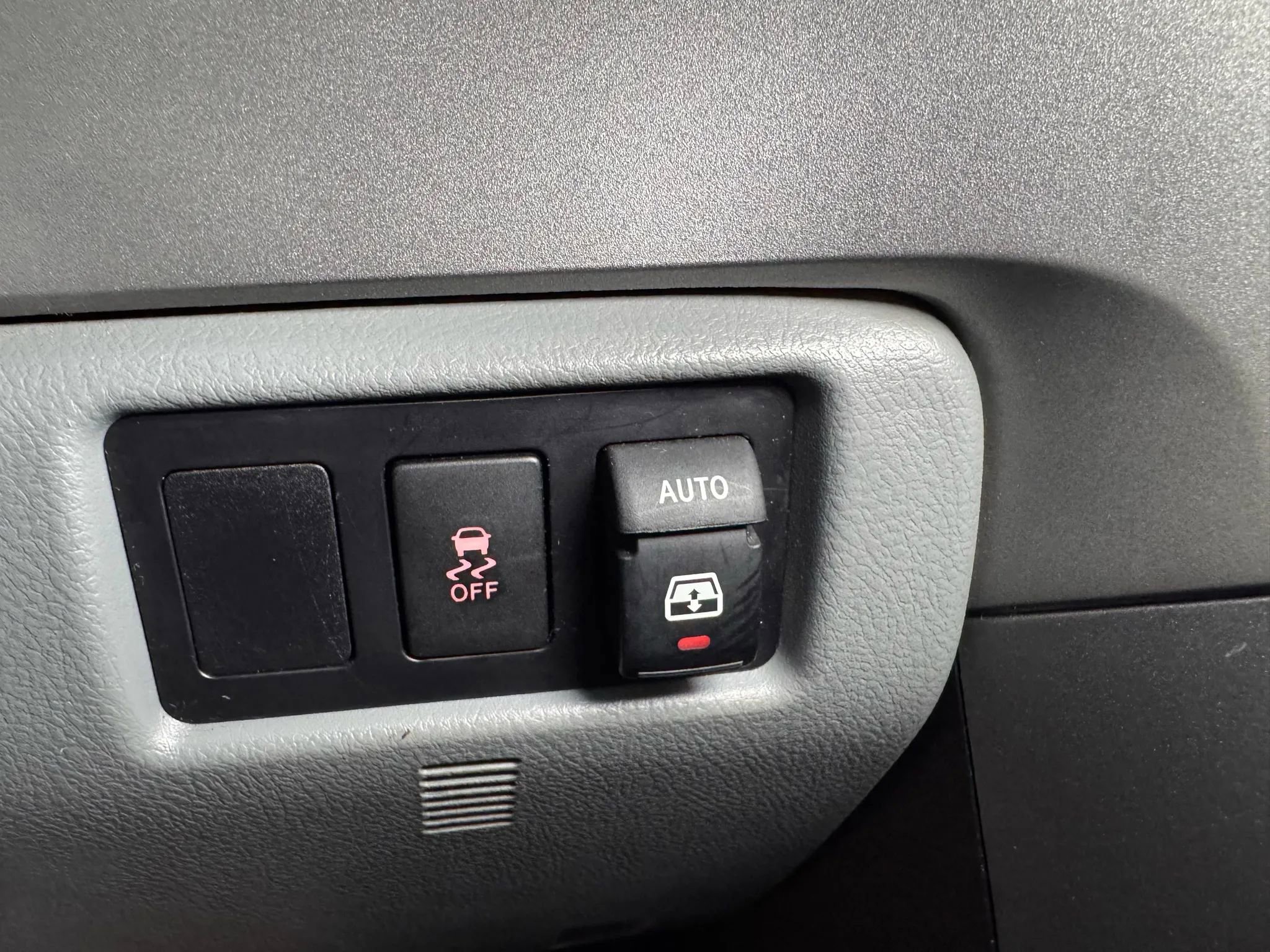 Used 2014 Toyota Sequoia Platinum image 40