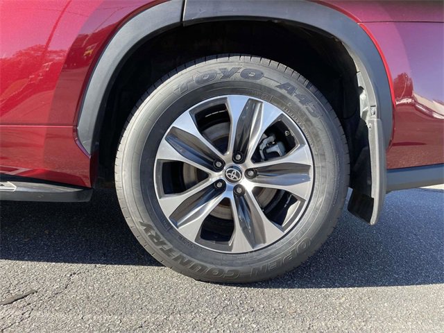 Used 2022 Toyota Highlander XLE image 9