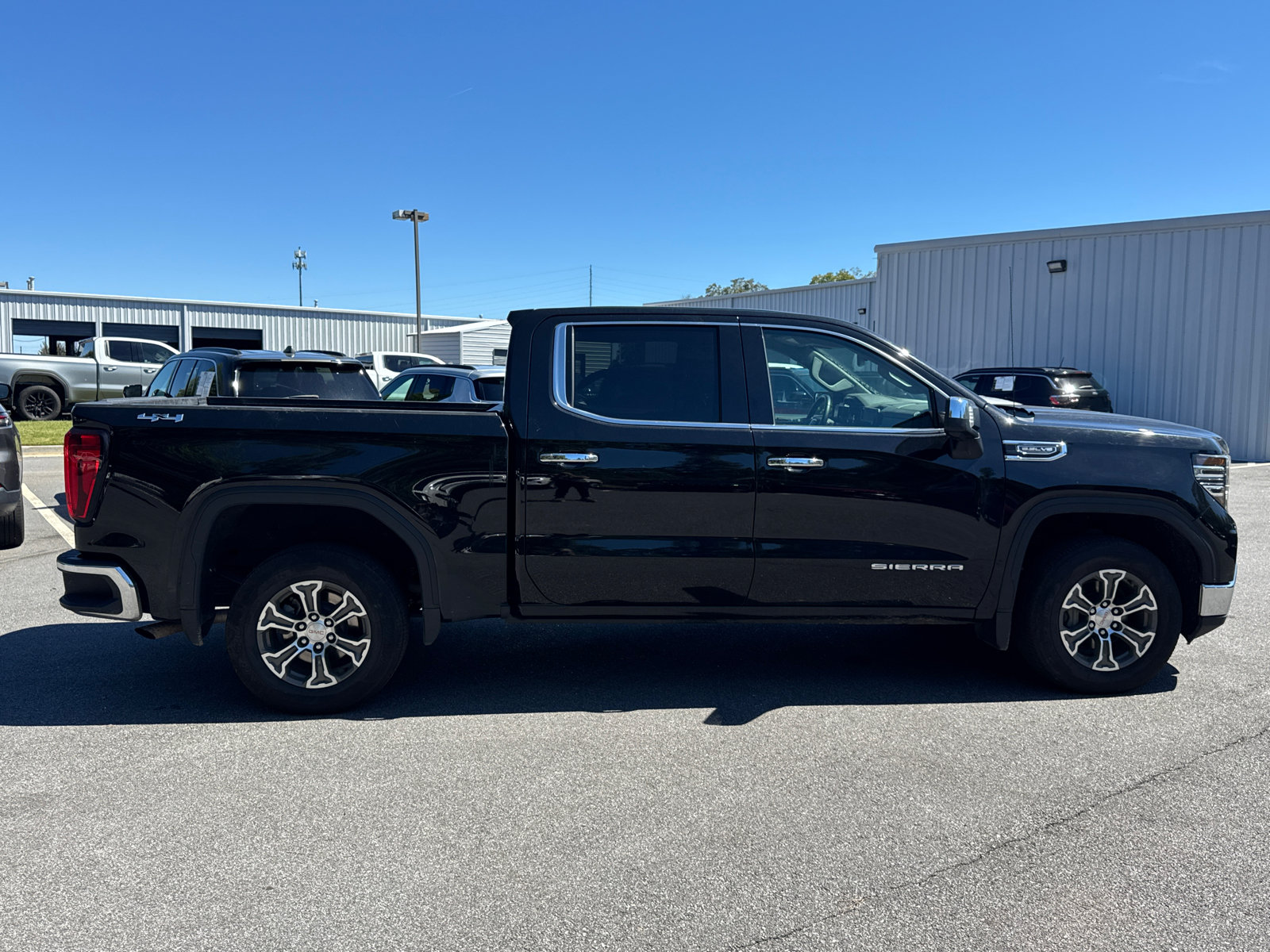 Used 2025 GMC Sierra 1500 SLT AWD/4WD image 4