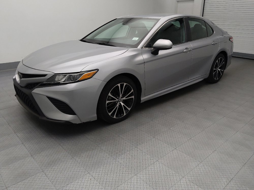 Used 2020 Toyota Camry SE FWD image 2
