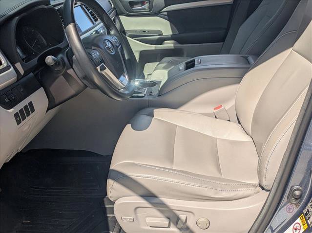 Used 2018 Toyota Highlander XLE image 16