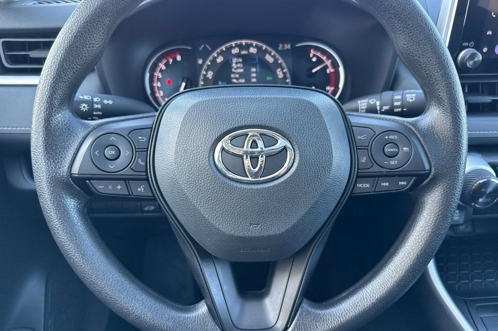 Used 2025 Toyota RAV4 XLE w/ Convenience Package image 17