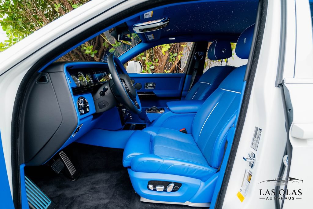 Used 2024 Rolls-Royce Phantom Sedan RWD image 3