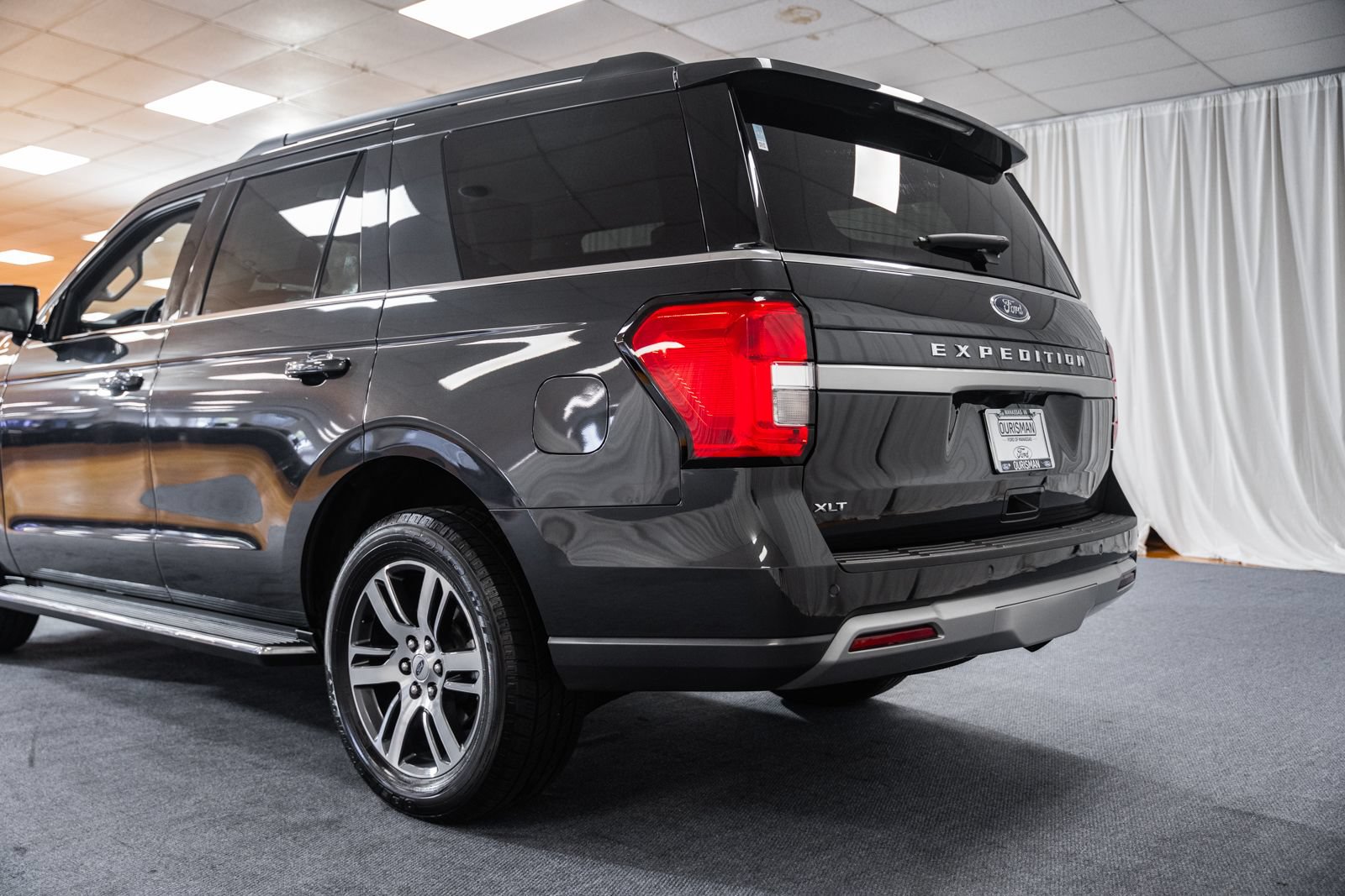 Used 2023 Ford Expedition XLT AWD/4WD image 6
