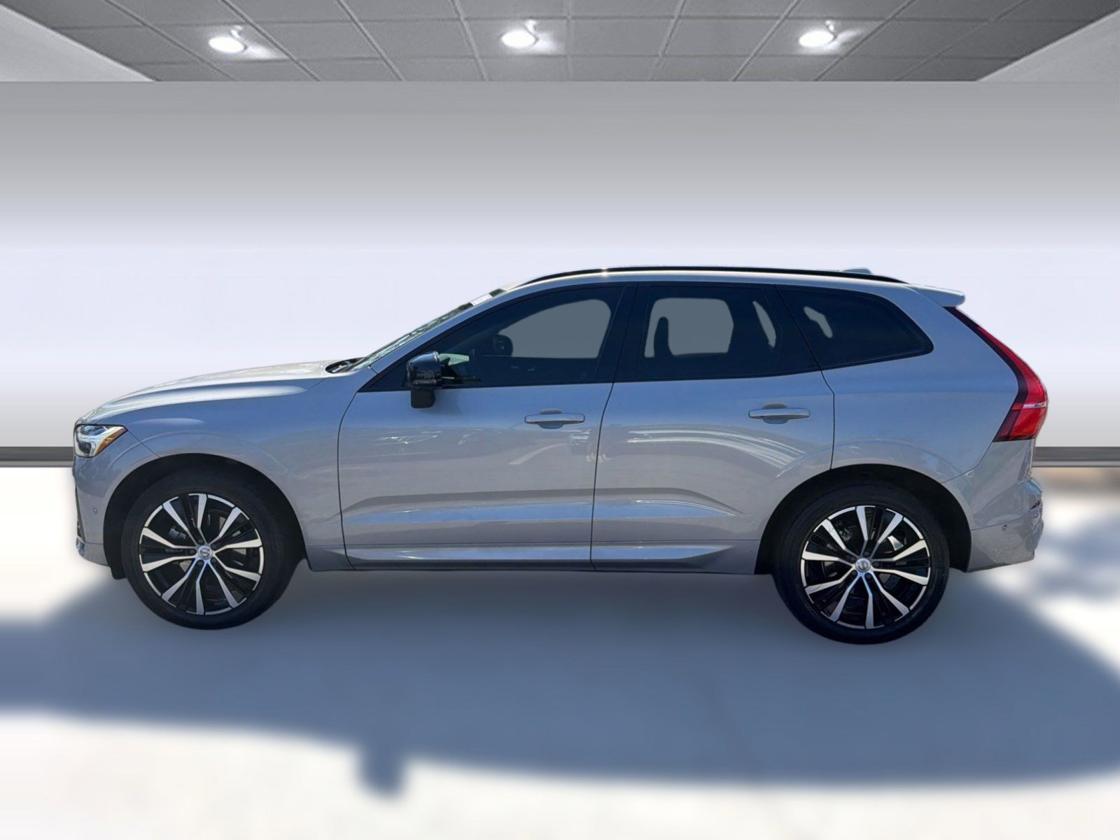 Used 2024 Volvo XC60 B5 Plus w/ Protection Package Premier AWD/4WD image 2