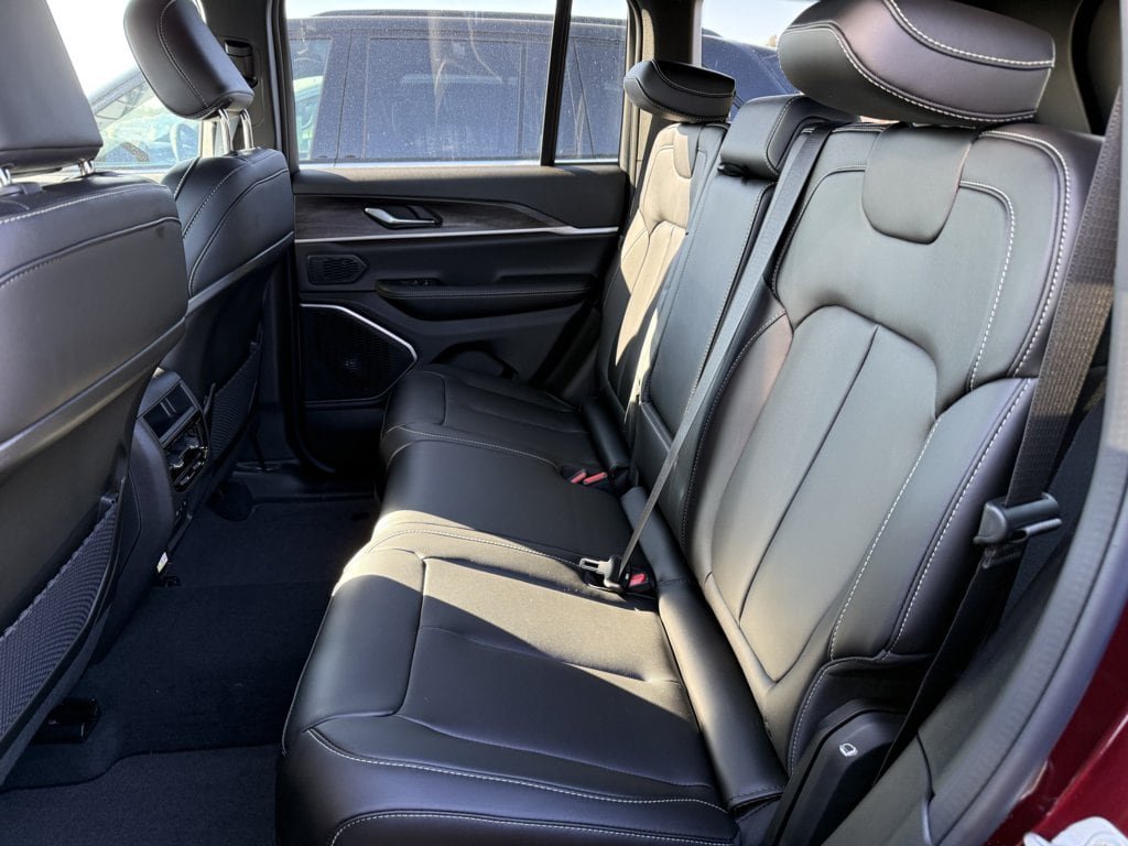 New 2026 Jeep Grand Cherokee Limited w/ Limited Altitude Package AWD/4WD image 13