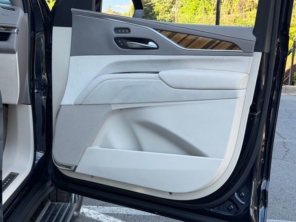 Used 2021 Cadillac Escalade ESV Sport Platinum AWD/4WD image 40