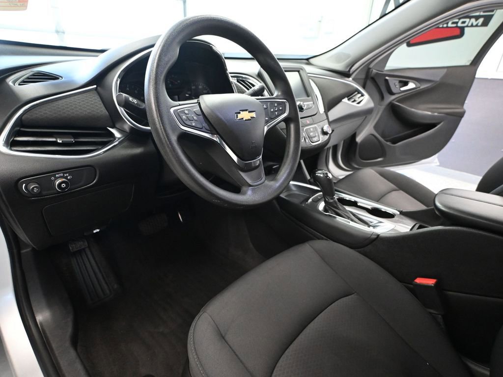 Used 2018 Chevrolet Malibu LT w/ LPO, Convenience Package 2 image 22