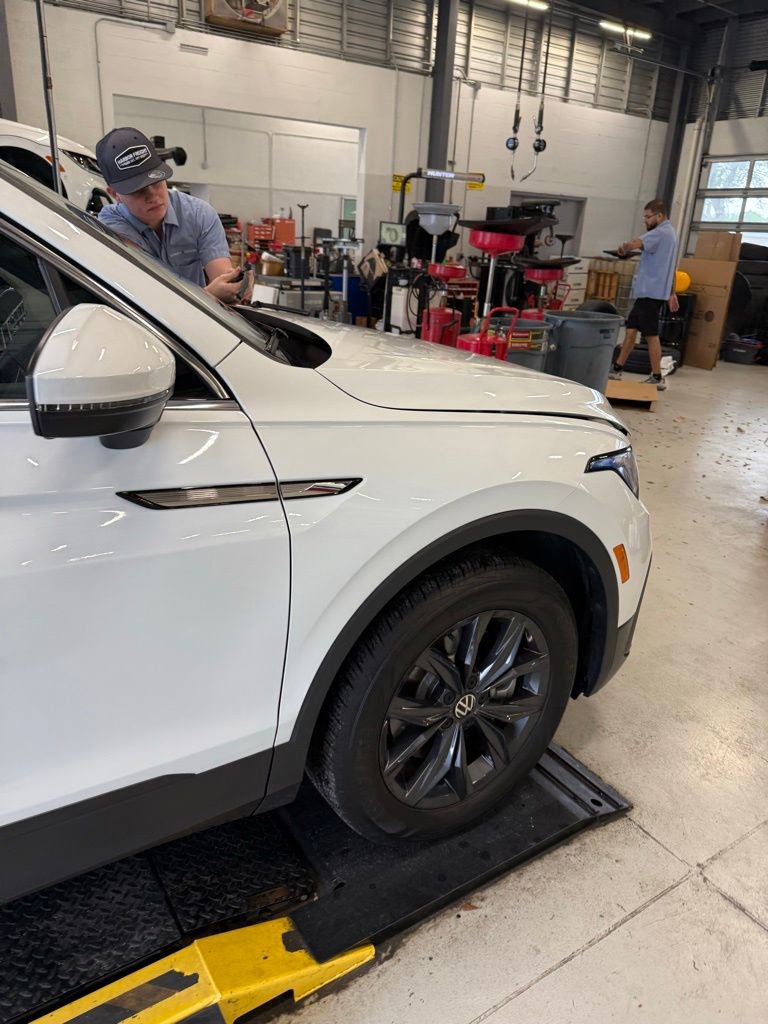 Used 2024 Volkswagen Tiguan SE image 64