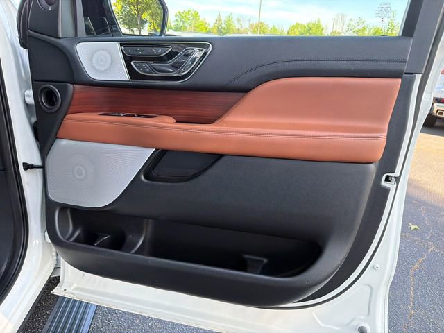Used 2021 Lincoln Navigator L Reserve w/ Luxury Package AWD/4WD image 14