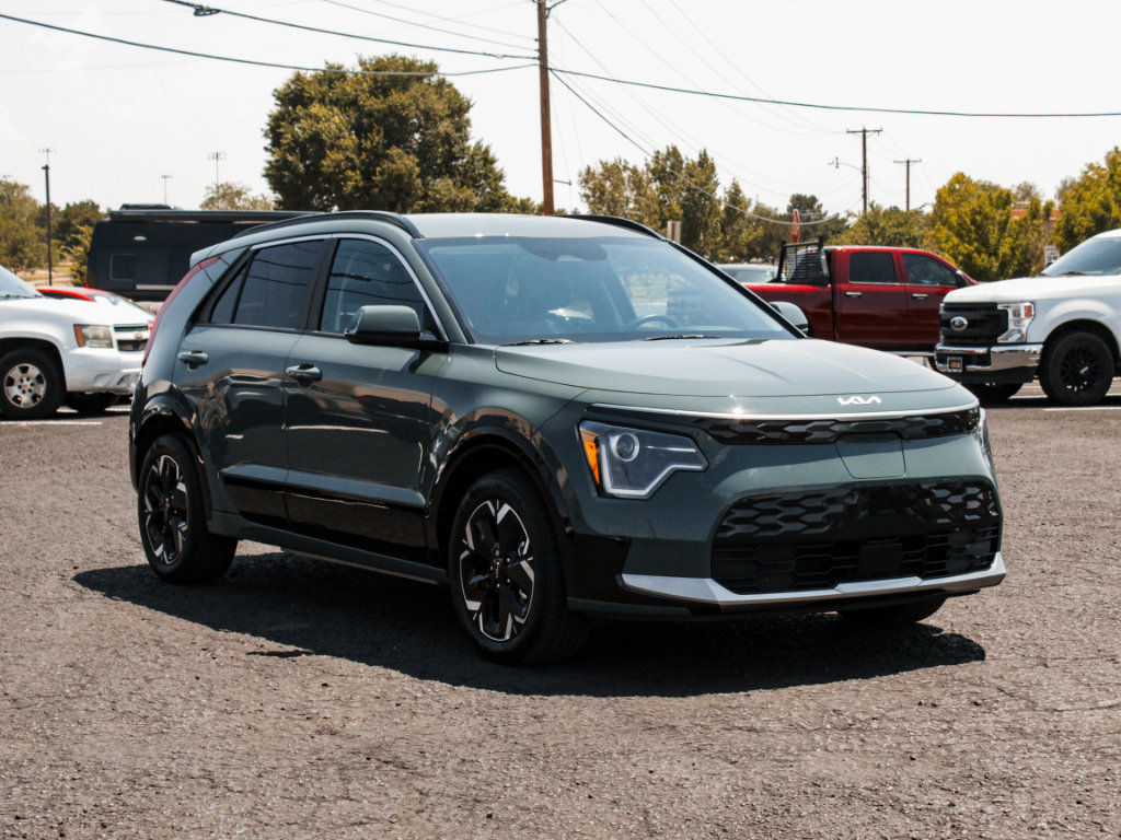 Used 2023 Kia Niro Wind w/ Wind Preserve Package FWD image 3