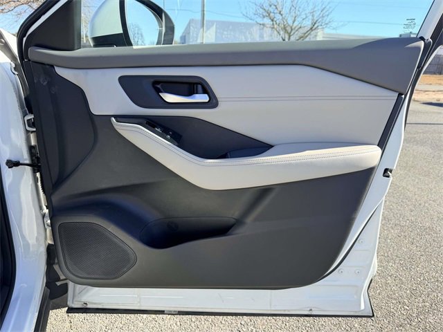 Used 2023 Nissan Rogue SV w/ SV Premium B Package image 8