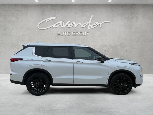 Used 2023 Mitsubishi Outlander SE Black Edition image 17