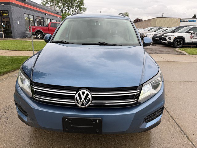 Used 2017 Volkswagen Tiguan Limited w/ Premium Package FWD image 2