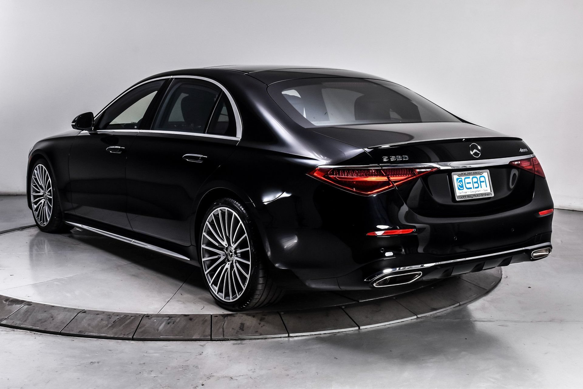 Used 2023 Mercedes-Benz S 580 4MATIC Sedan image 4
