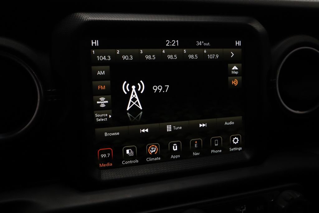 Used 2023 Jeep Wrangler Unlimited Sahara AWD/4WD image 3